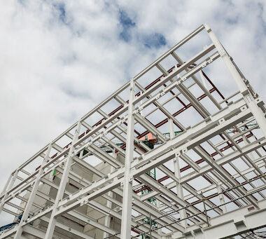 Steel Frame: como esse tipo de estrutura deixa a construção mais eficiente?
